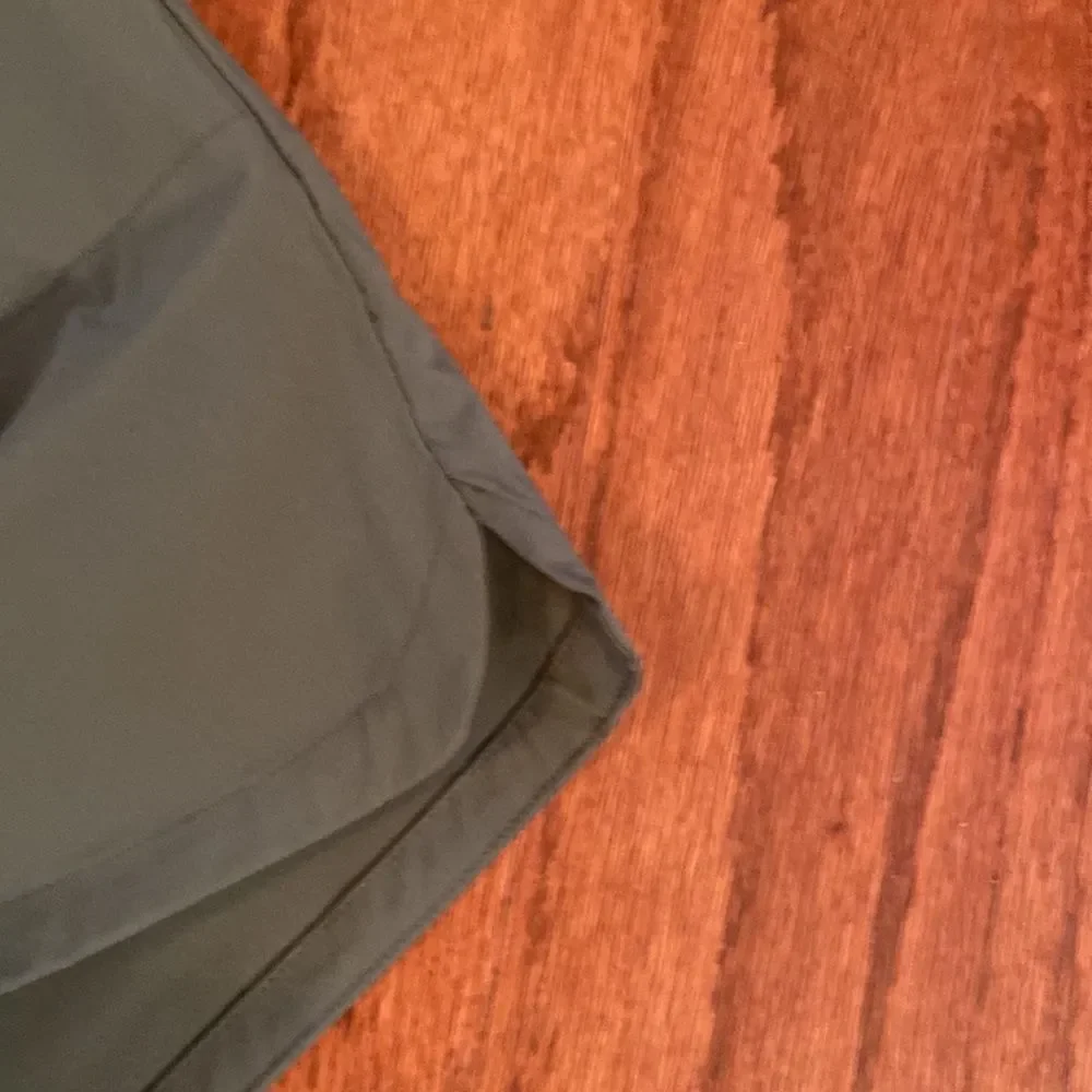 NWT Mountain Khakis green shorts 10 - water repellent, classic fit